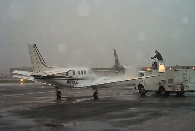 Application of anti-icing fluid to aircraft