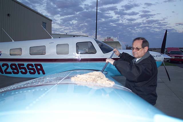 Application of Type I fluid to wing with a mop